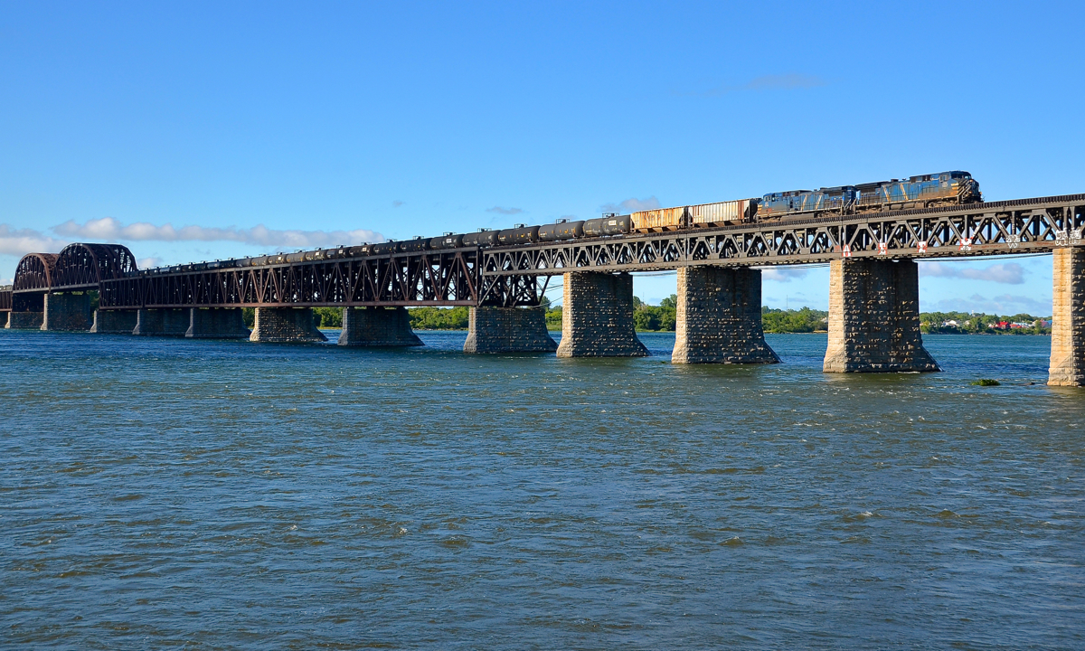 Consecutively numbered Bluebirds over the river. CEFX 1057 & CEFX 1056 lead empty ethanol train CP 651 over the St-Lawrence River towards the end of the AMT commuter rush in the morning.