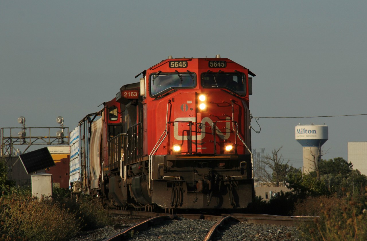Driving back from work, a break off the 401 finds me at Milton again on CN. This train, CN 383, is a pretty reliable one as it usually comes just after 18:00. Today I must say I was a little elated to see that an SD75i was leading. Most of the time, I've been seeing GE locomotives, so this is a nice change. Thank you for the inspiration Marcus :) It was worth the hike. I think the path made was by you!