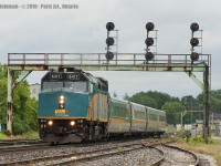 VIA 6417 leads a late train 73 through the junction at Paris.
