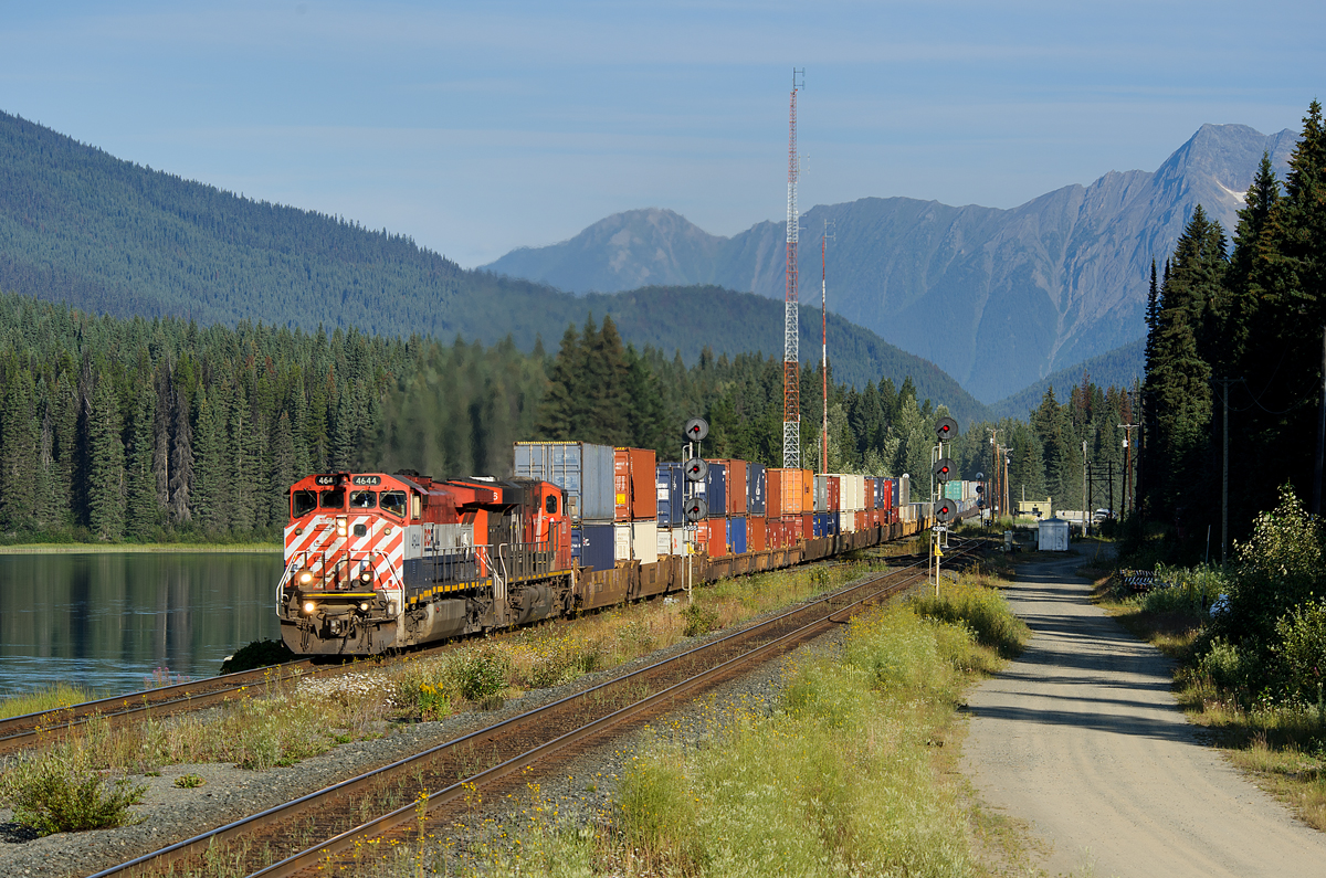 A sparkling BCOL C44-9WL 4644 leads train Q102 through Redpass on a pristine morning alongside the Fraser River.