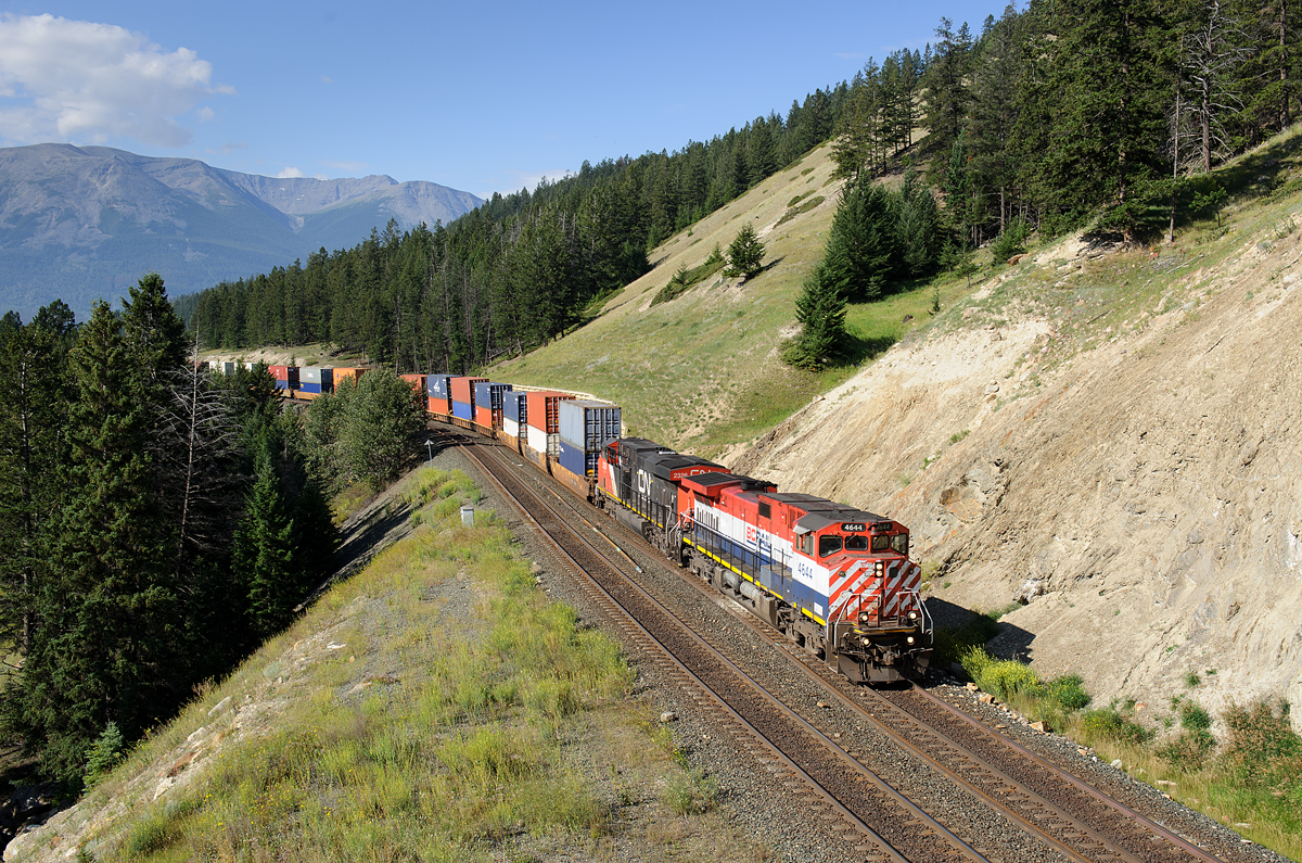 BCOL C44-9WL 4644 leads train Q102 out onto the Edson Sub just east of Jasper.