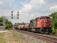 After being dumped in Aldershot via 422, this solo SD70i hustles its way toward Mac Yard with a decent train length in tow. 5613 was the only SD70i I knew about in Southern Ontario recently, serving 438/439 for months. 
