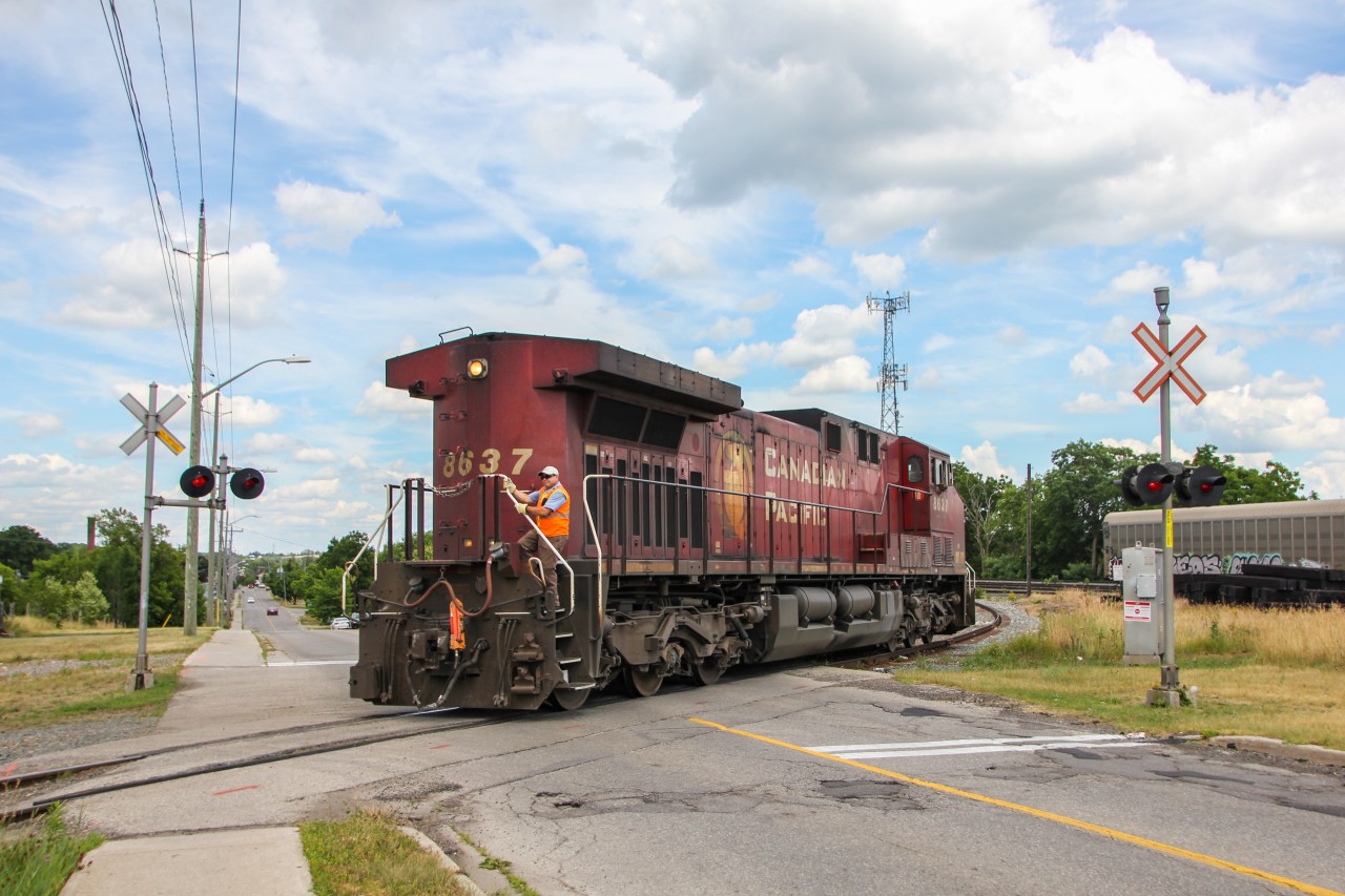 After leading 244 hours before and dropping the train in Wolverton, 8637 ran light to Galt to wye the power and head to London, where it would be lifted by 242 later in the afternoon.
