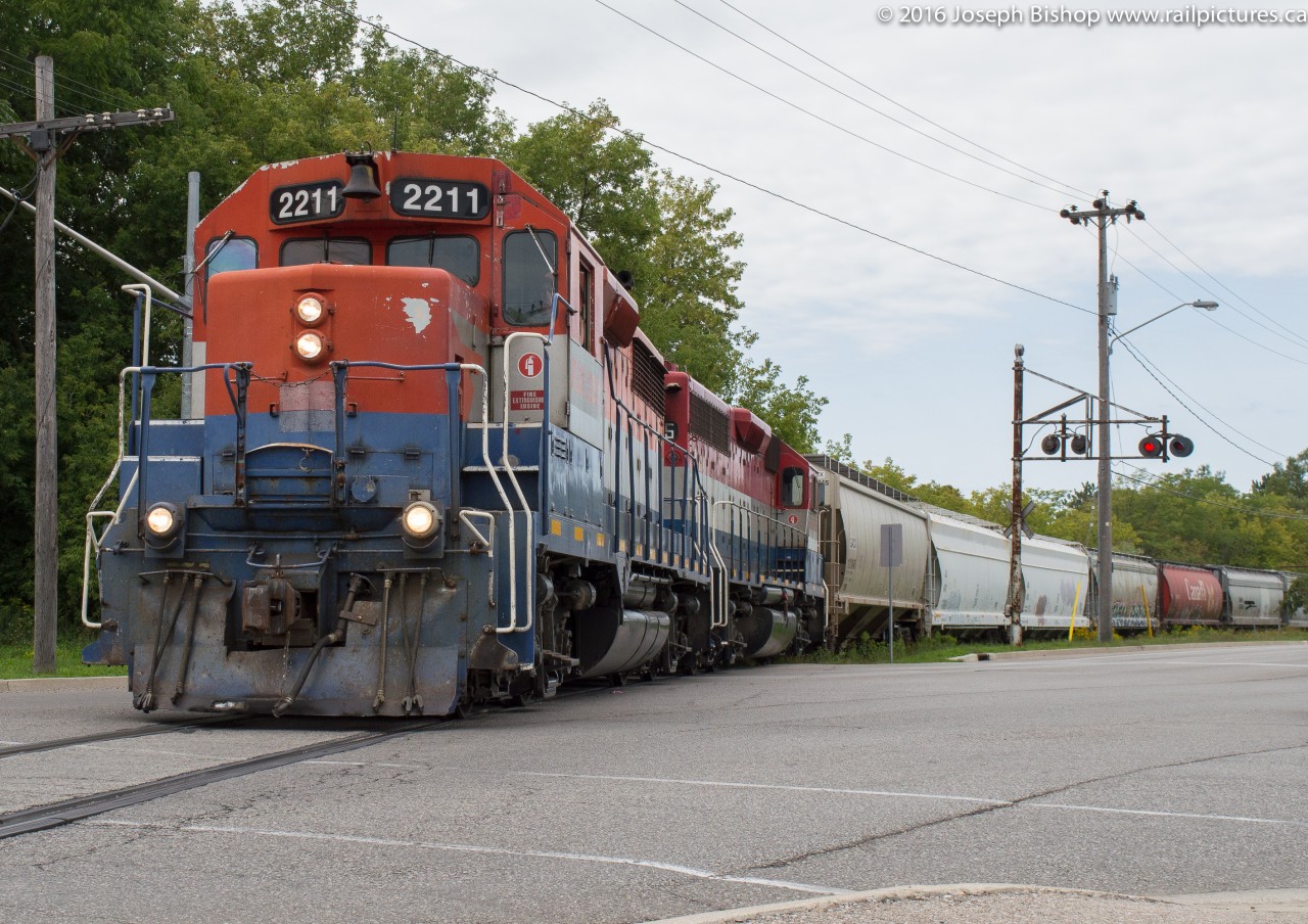 GEXR 580 slowly makes their way towards Guelph Junction with a pair of ex Rail America units, both of which started their Rail America days on the SOR before being moved to the GEXR.