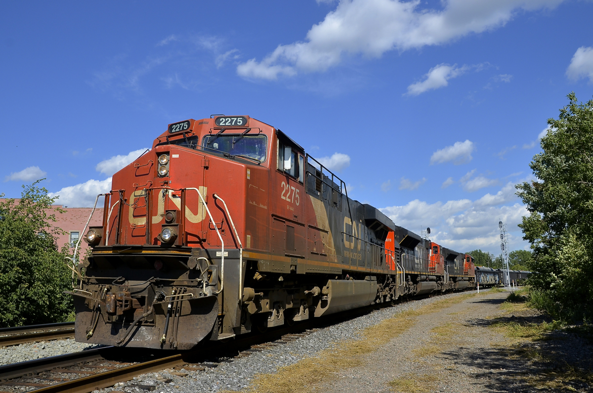 CN X321 (with overflow trafffic from Southwark yard) rounds a curve in St-Henri with CN 2275, CN 8878 & CN 8010 for power.