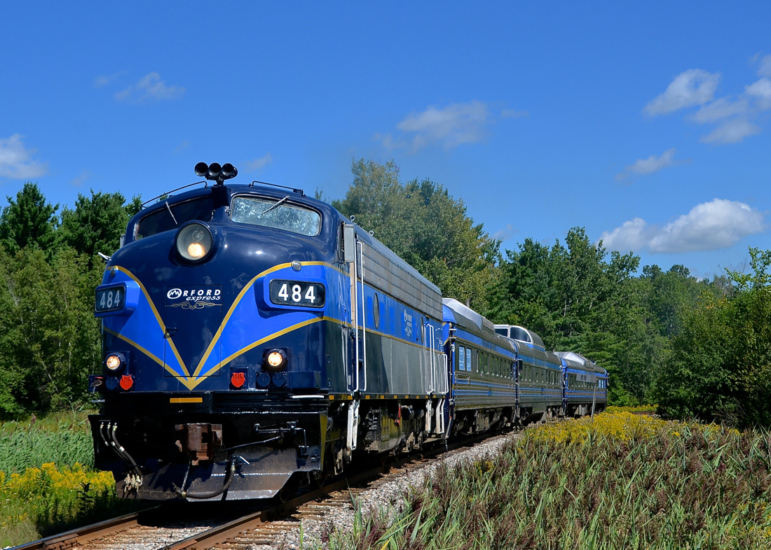 Approaching MP 89 with an FL9. The Orford Express has just left Magog as it approaches a crossing at MP 89 with a rare FL9 leading.