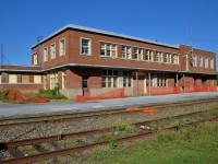 <b>An abandoned station</b> The ex-CP station in Farnham is not a pretty sight. The MMA had used it but CMQ has not used it and it has been empty for a couple of years now. It was offered to the city of Farnham, but last I read they wanted nothing to do with the building.