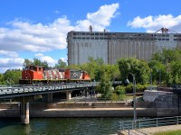 <b>Stopped.</b> CN 4810 & CN 7075 are stopped before heading light into the Port of Montreal to pick up some cars as they await Port of Montreal security to arrive and flag the first crossing. 