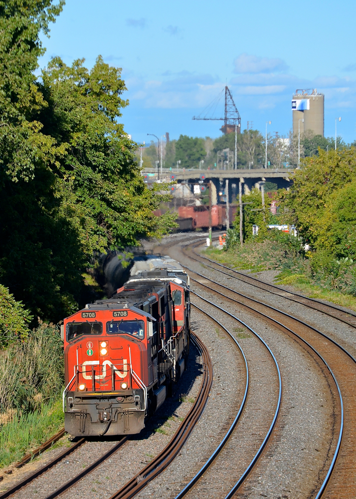 Back on the transfer track. Between Turcot Ouest and Ballantyne CN's Montreal sub is four tracks wide. The northernmost track is named the transfer track and it goes back and forth between being used for car storage and being used as an active track. After not being used since around spring 2015 (with well cars stored on it most of that time) it is now in service again. Here CN 527 heads west towards Taschereau Yard with SD75I CN 5708 leading.