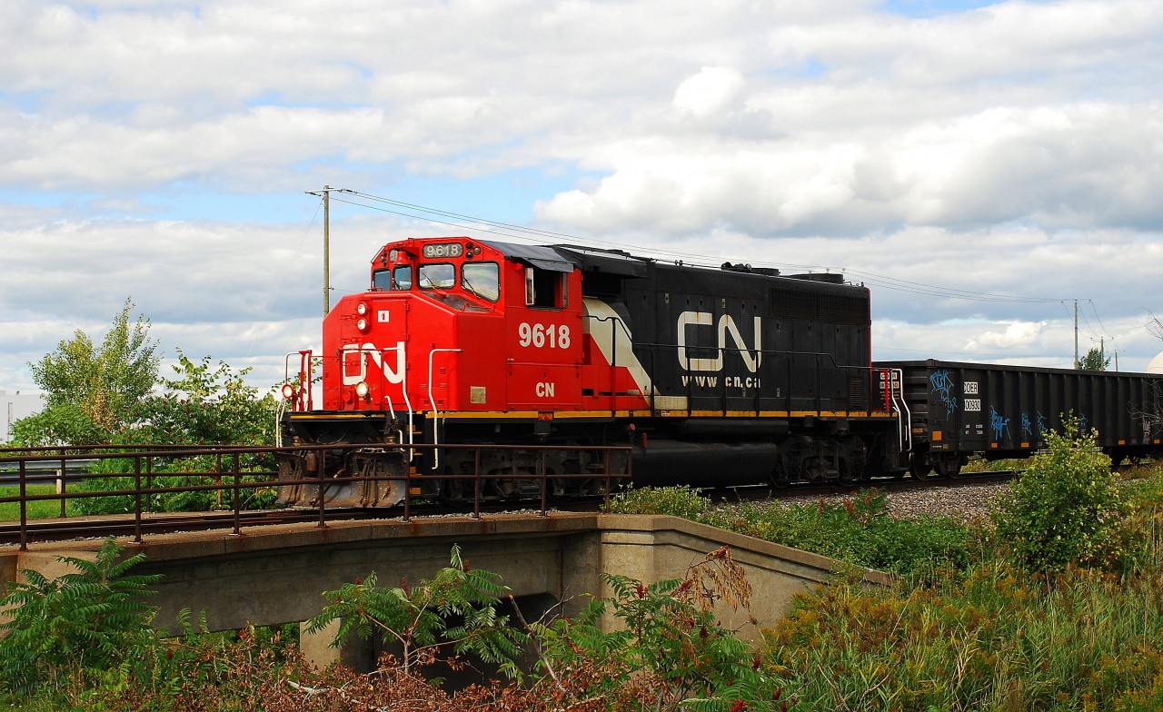 CN-9618 a GP-40-2  Route 526  Sorel Subdivision arriving near Bruno junction that meet the St-Hyacinthe Subdivision