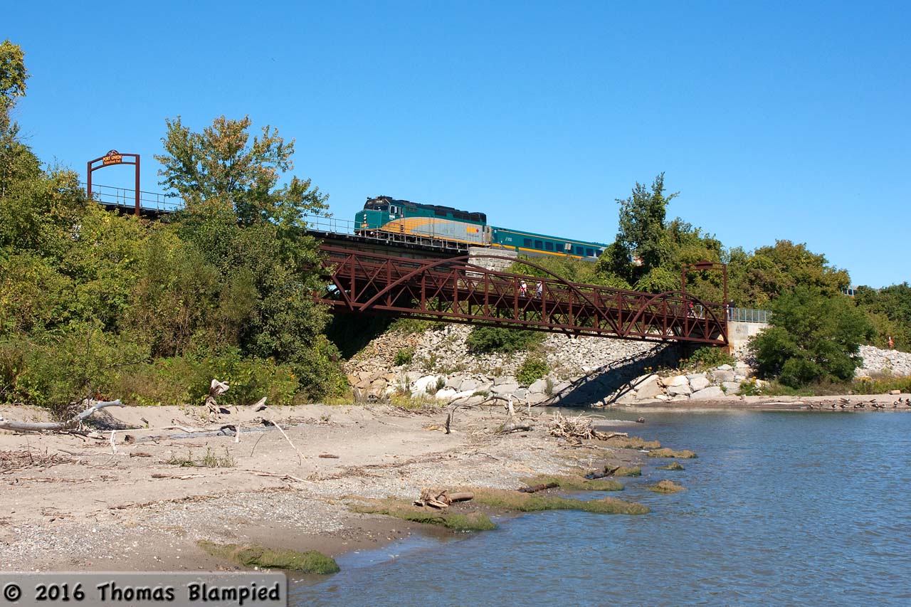 643 speeds across Highland Creek as it completes the last few miles of its trip from Ottawa.