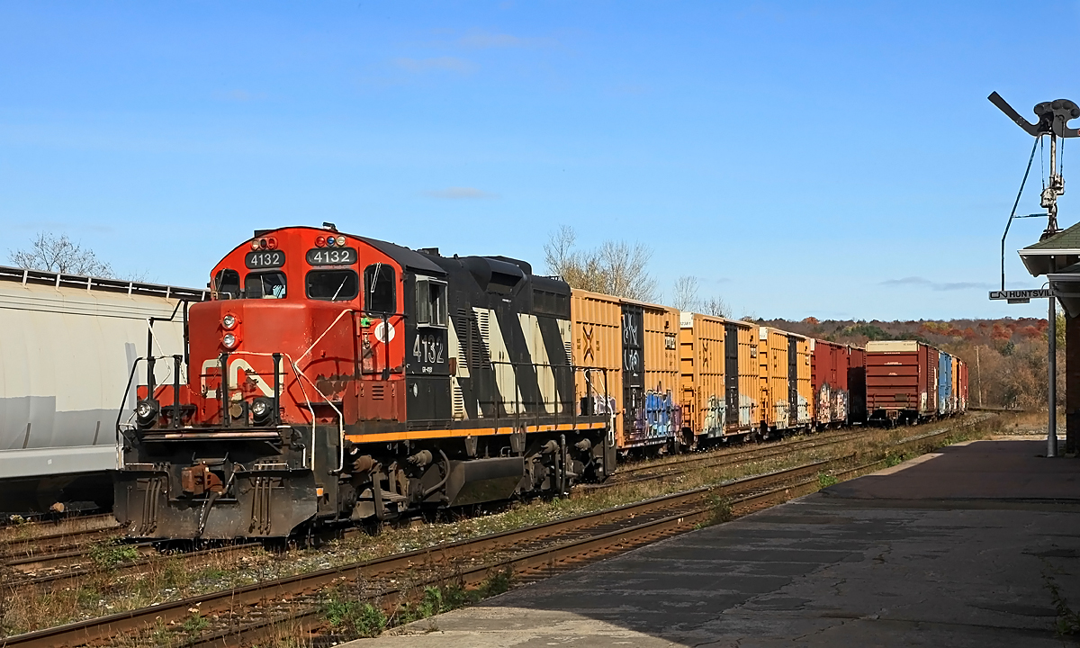 There's enough traffic hanging in Huntsville yard lately in spite of the fact that there's not a tank to be found since the closure of Stepan Chemical in Longford Mills.