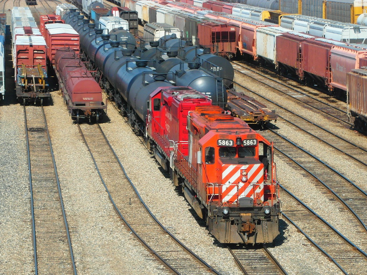 CP 5863 and CP 6000 shunt some cars around in the Winnipeg Yard. CP 5863 was one of only two remaining units on the CP roster with the full-sized multimark (the other was CP 5911).Fast forward to 2016, and there are very few active SD40-2's on the active CP roster, the rest are all in storage. I miss seeing them on trains, and even just shunting in the yards. At least they were operating.