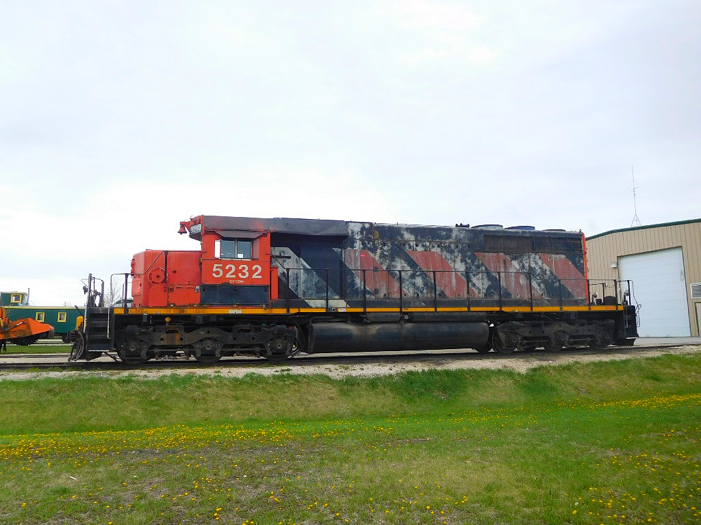 VLSX 5232 enjoying one of it's last days in the CN stripes, as it wasn't too much longer before it was repainted.
