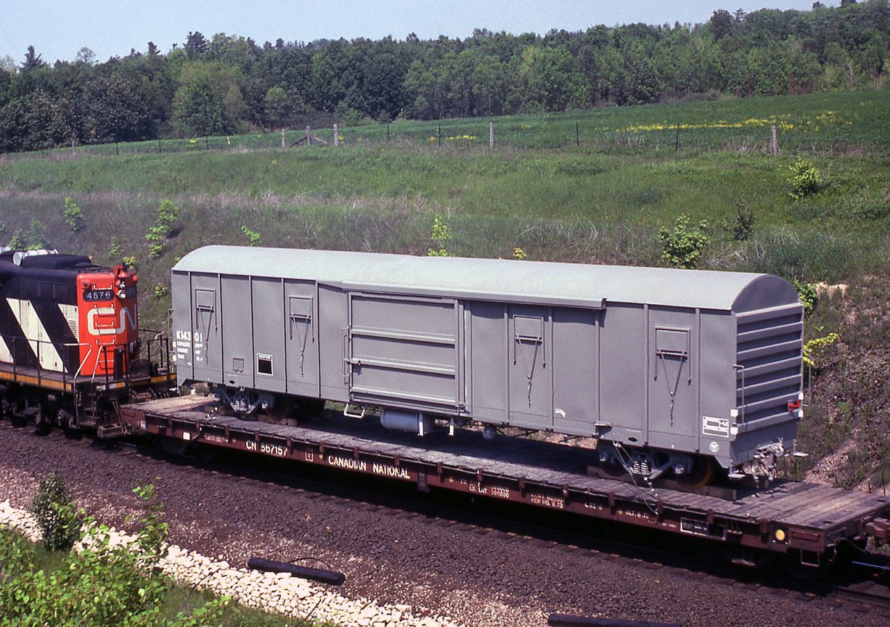 Trailing the CN eastbound up the Halton Sub in the previous photo was CN flatcar 667157 loaded with this new narrow-gauge boxcar numbered K14301, which appears to be built by National Steel Car in Hamilton ON (note the round NSC logo at the bottom right). I think it is 42 inch, the gauge used in most British colonies (including Newfoundland) and suspect it is for Africa - I was in both Zimbabwe and South Africa and saw many cars there that resembled this one.