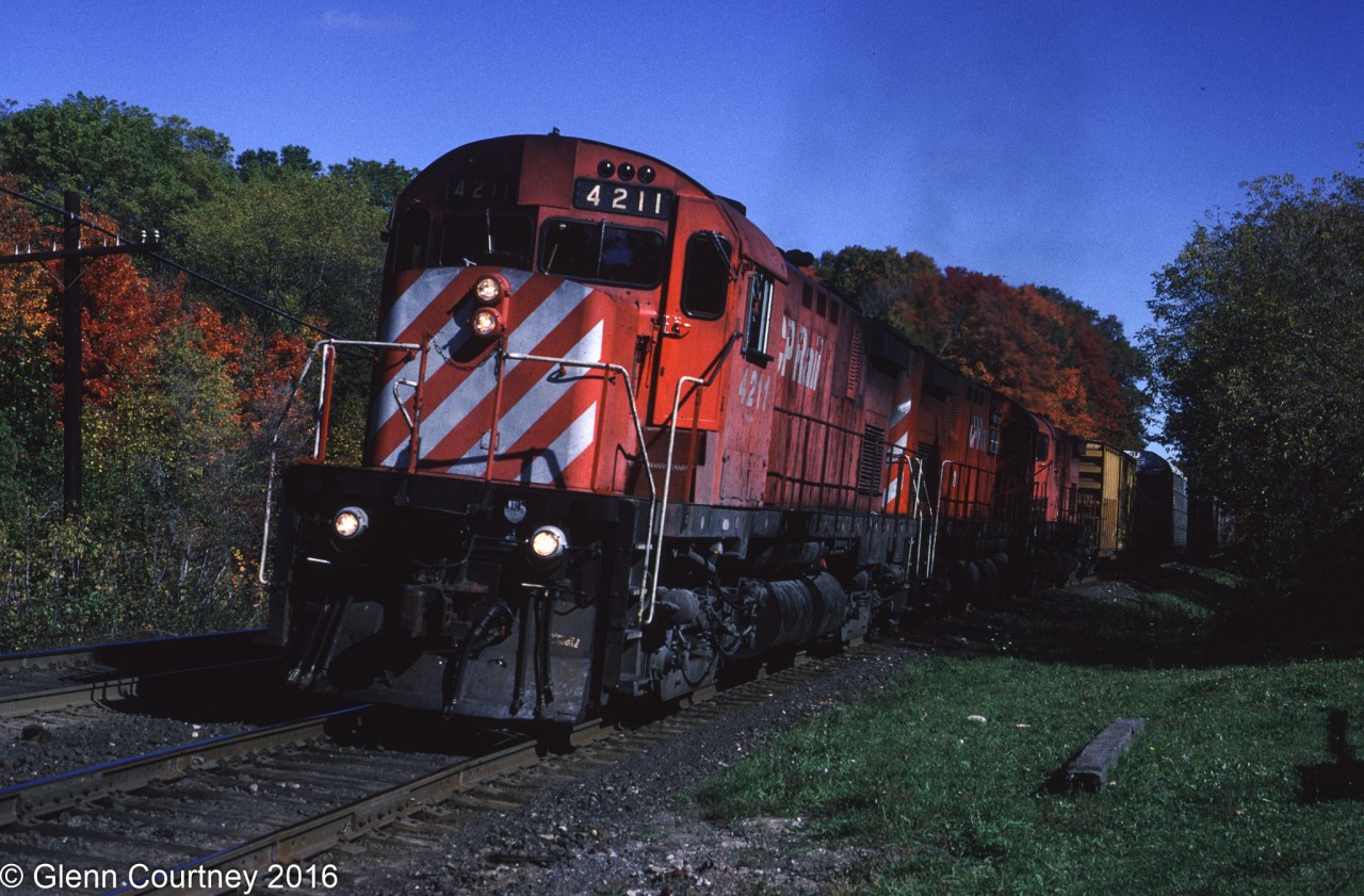 I knew this guy was coming but wasn't sure what track he would be on, chances are he would be on the north track but the odds weren't with me! I was a little ticked off at the time because there were some really nice coloured trees that I could only work into a north track shot. However, I would love to be able to see three 4200s clawing there way across Main St. in Campbellville today on either track!
