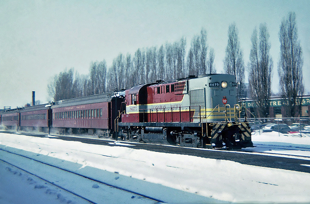 Canadian Pacific MLW RS-10 No.8475, one of the first series of RS-10s to be equipped with a single large headlight rather than the twin sealed beams of later versions. Montréal, Québec Feb.22, 1965