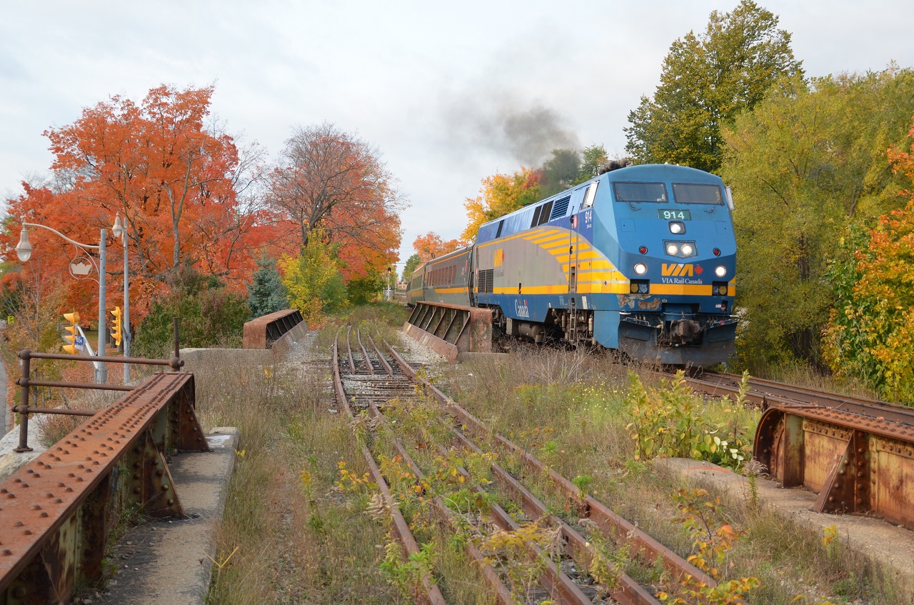 VIA 84 approaches Guelph station clearing mile 49 with the fall colours at their best
