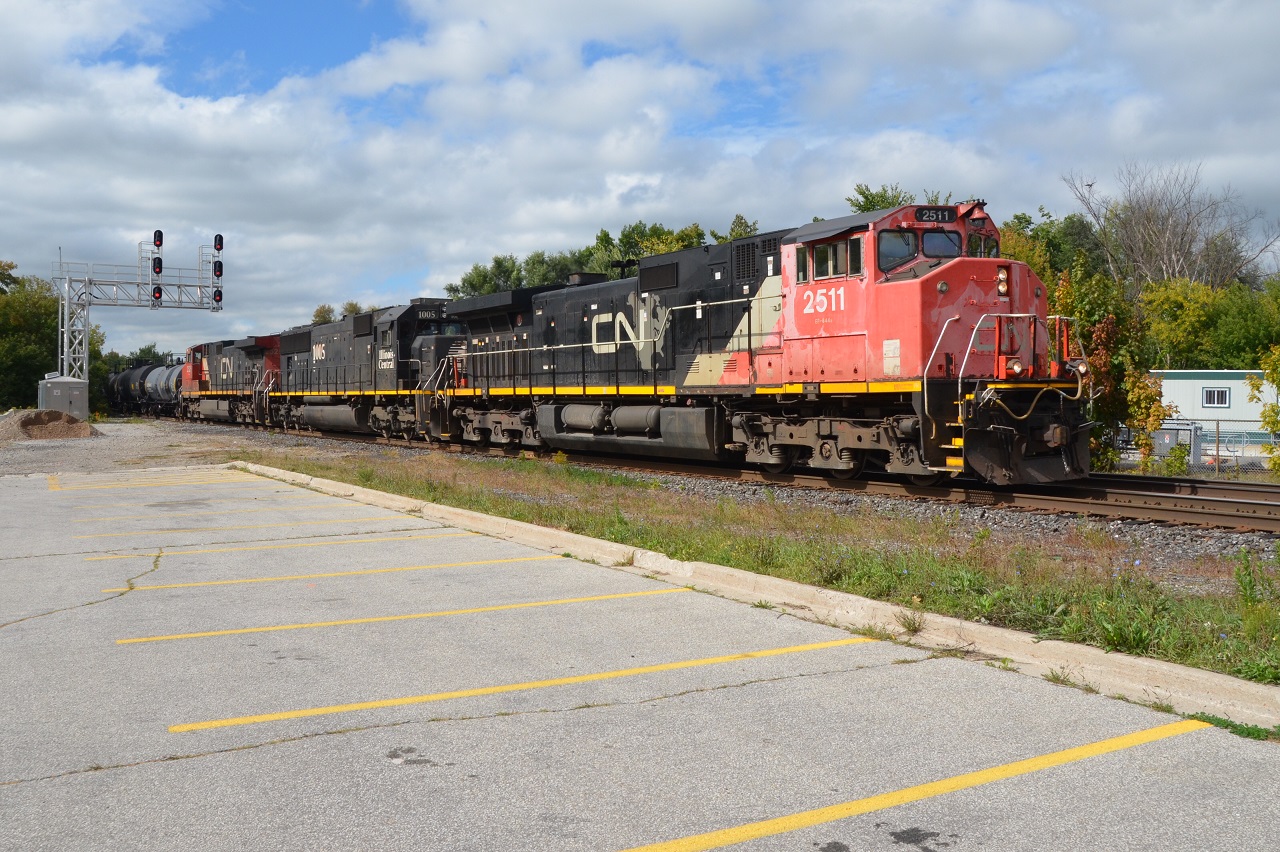 CN L52431 passes the Georgetown station on its way to Mac yard from Port Robinson with a worn wide cab dash 9. Later on in the day another L524 would run, L52432. The power ran light from Mac yard to Aldershot or Hamilton and return.
