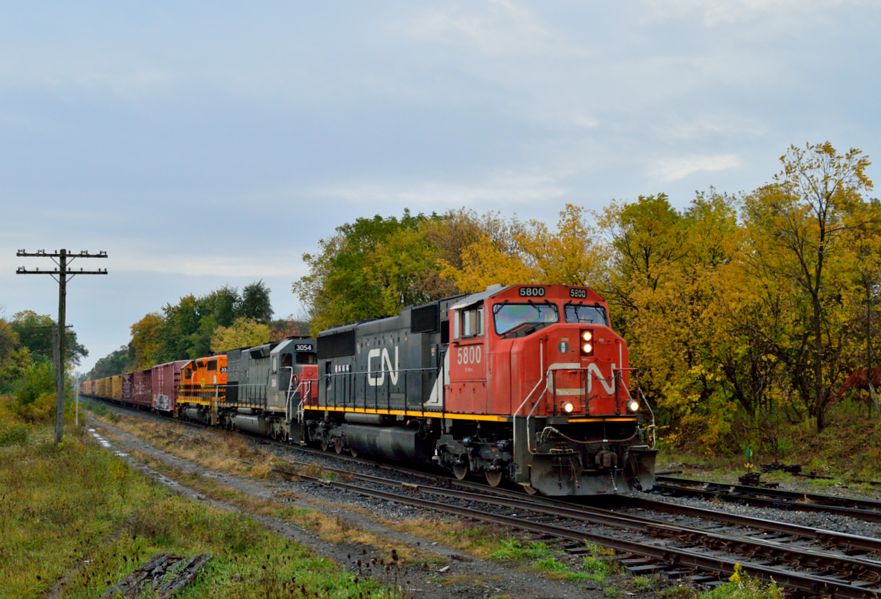 Another leaser! CN SD75i 5800; the last SD75i built for CN, trundles through Guelph at the helm of GEXR 432 on a dreary fall morning. Only 18 cars for Mac Yard today, an easy trip east for this trio. Currently 3393 is out of service.This is the second CN unit leased by Goderich Exeter in the last 3 weeks, CN 2560 is seen here in Guelph in September:  http://www.railpictures.ca/?attachment_id=26316