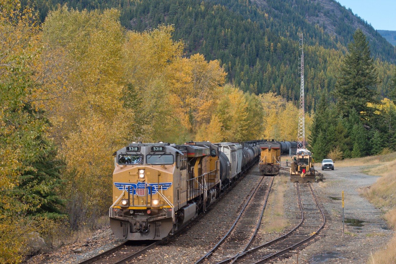 UP 5318 and 5486 bring a CP westbound to a stop at Moyie BC. They will make a sizeable lift from the siding (behind me) then will lift the UP 5502 (seen to the right) which was set off by a previous eastbound (UP 5373 East).
