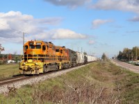 I was not sure if the new slug set would be out and about today, but when I saw the signal go up for GEXR 431 I figured I would try a different location. The tail end of 431 is still crossing the detector at Rock Cut as the head end passes by me as the train parallels Highway #7 west of Acton. I just can't get enough of these older standard cabs, in a world that seems overloaded with new wide cabs.