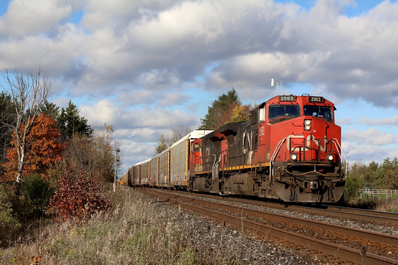 I never thought I would get excited for a pair of older Dash-9 locomotives, but it is a nice chance form the endless parade of ES44's running around lately. Here CN train 399 passes the last of the burnt autumn colours at Stewartown, today I was on the right side of a sucker hole in the clouds :)