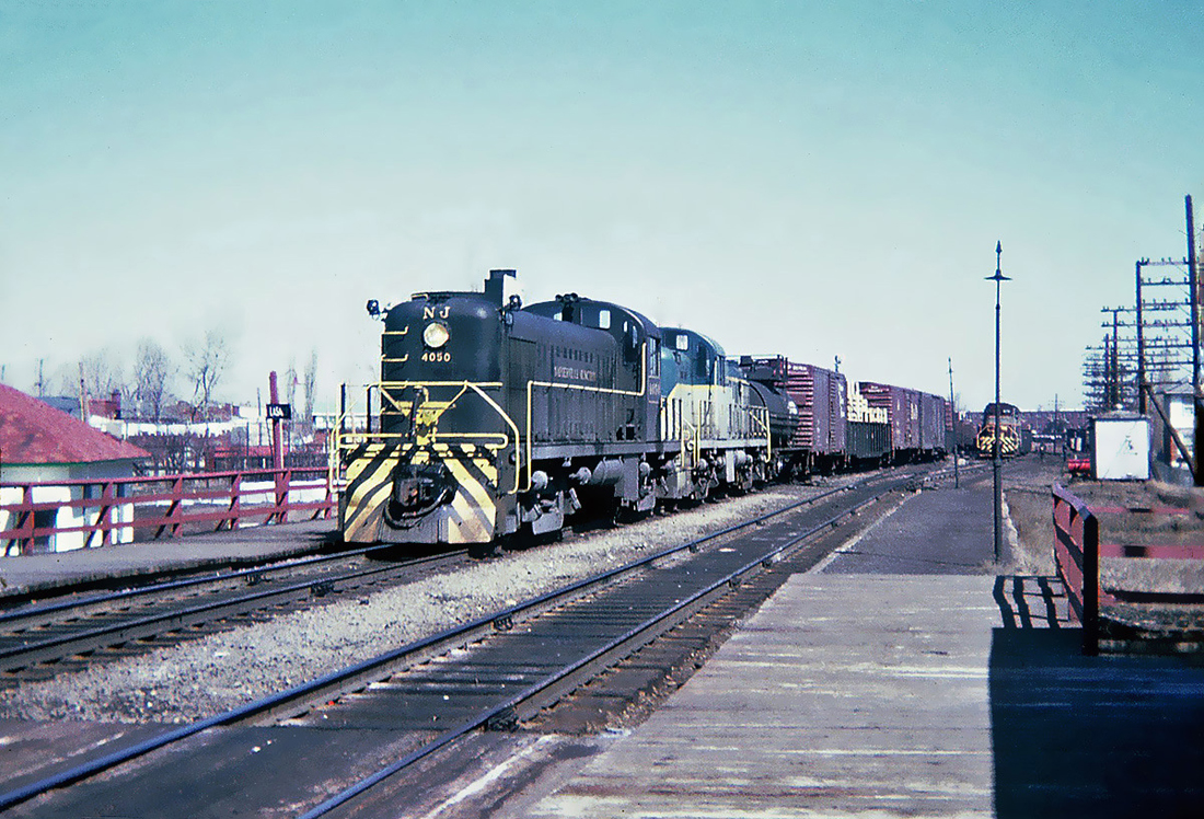 Railpictures.ca Roger Lalonde Photo At Rouses Point, New York the D&H reaches the Canadian