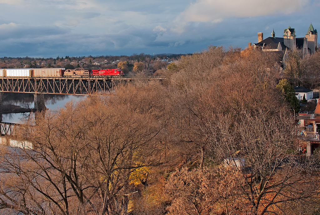 Not often does a curve ball get thrown at you, CP 240 rolls across the grand river bridge with a shiny repainted AC4400 in the lead. It was a pleasant surprise for sure!