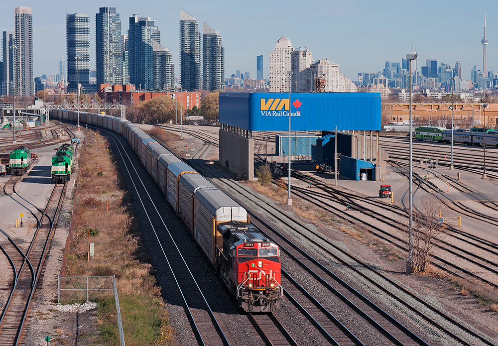 A solo ES44AC heads through Mimico with 75 empty multi's on the drawbar, the train will continue to Oakville and set off the whole train before continuing west to Aldershot to lift Toronto bound traffic for Mac Yard.