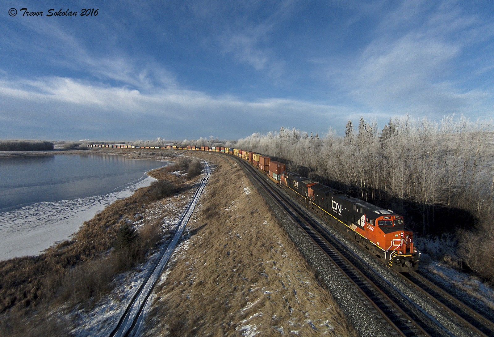 Railpictures.ca Trevor Sokolan Photo Eastbound Q198 rounds the curve