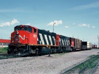 CN's Bombardier BBD HR412(W) 3581 with MLW M420(W) 3521 at Charny, Québec. CN had only ten HR412(W)s built 1981 retired between 1995-1998.