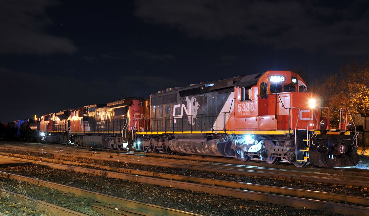 A43431 16 making a set-off at Brantford with a rather interesting consist of CN 5386, CN 2183, and CN 8860 provinding the power. 5386 started out life in 1973 as Missouri Pacific 813