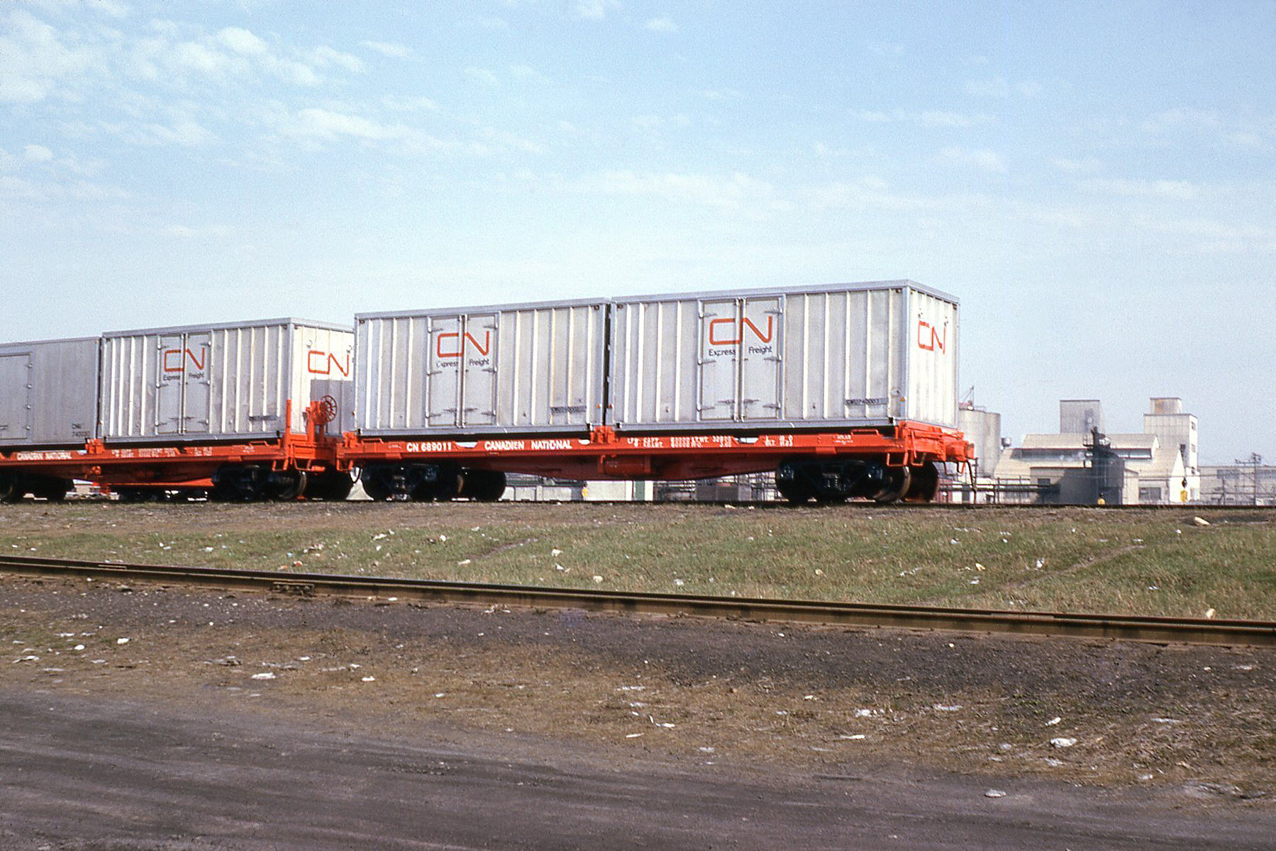 Railpictures.ca Bill Thomson Photo CN and CP experimented with a few