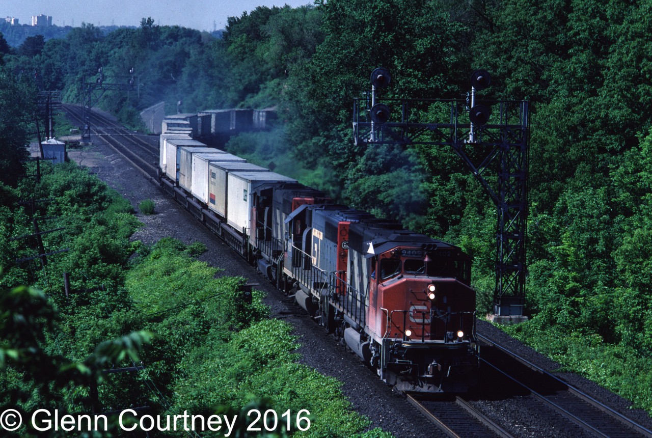 A rather dirty 9402 leads the eastbound Laser #238 through Bayview enroute from Chicago to Toronto.