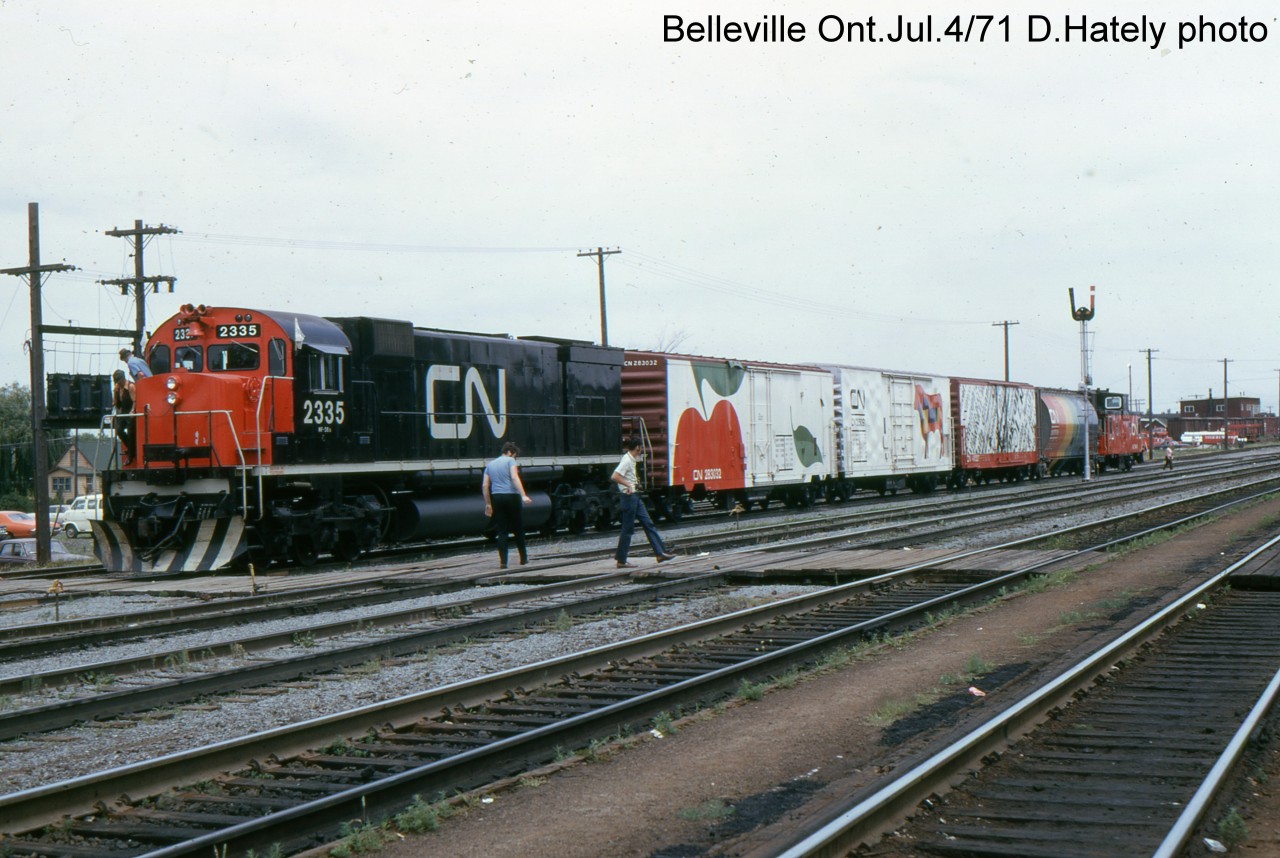 Displays at Belleville 'Railway Days' on July 4, 1971 included new M-636 2335.The four freight cars painted to advertise their uses included refers for fruit and meat, a newsprint box and a grain hopper.