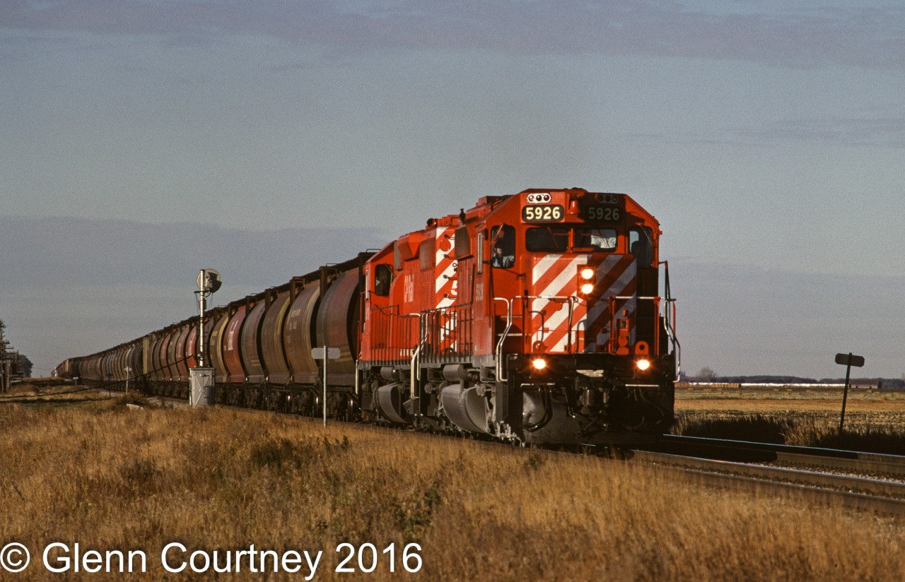 I made a Thanksgiving weekend trip to Winnipeg in 1989. I believe this was early Saturday morning. We headed west from Winnipeg and met this grain train coming east.