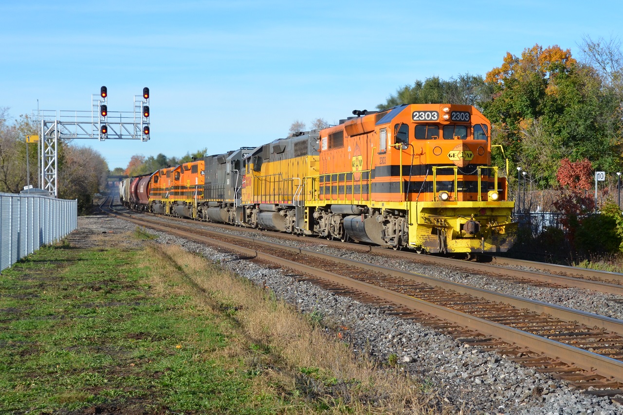 Here is the new look of Georgetown... GEXR 432 passes the newly erected "foamer fence"