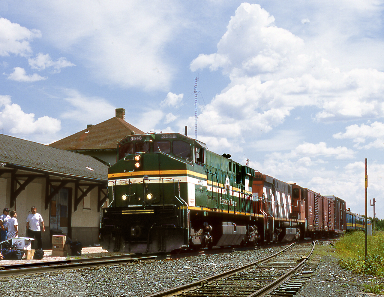 Railpictures.ca Bill Hooper Photo Northbound Via and Keewatin