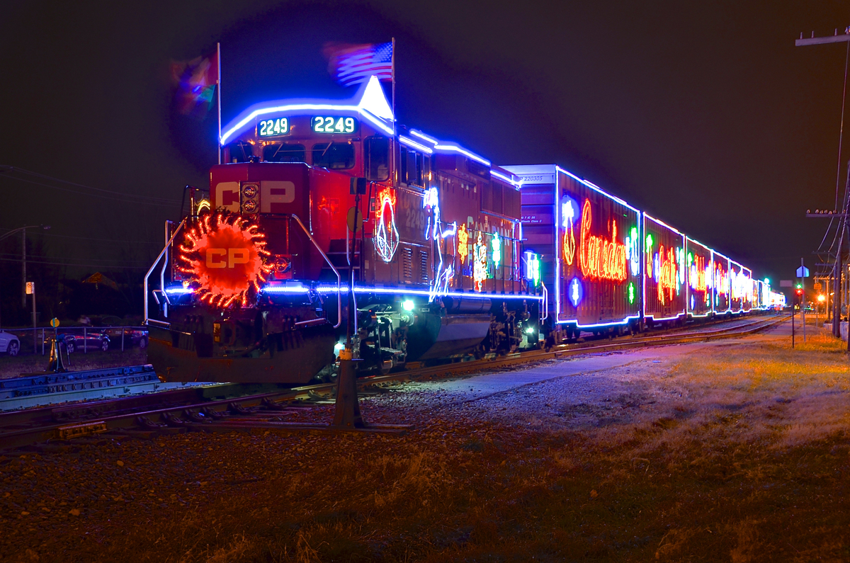 The 2014 of the U.S. holiday train is seen in Delson. That was the first year they were using GP20C-ECO's instead of AC4400CW's for power. The 2016 edition will make its first run in a week and a half, including a stop at Delson.