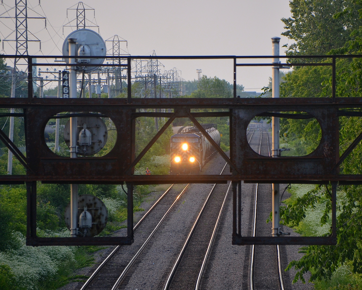 CEFX 1051 is framed by the signals on CP's Adirondack sub as CP 550 gets a new crew.