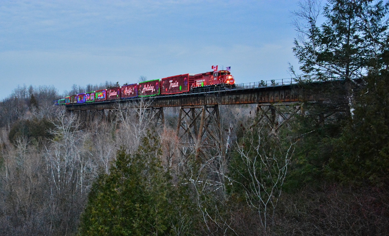 The CPR  Christmas Train 2016 version ( a k a the Canadian Pacific Holiday Train ) powered by CPR #2323  West  rolls across the Cherrywood  Viaduct, over Duffens Creek, built circa 1912.  


What's interesting: technical data, 16:34 on a late November afternoon, fading daylight, no tripod and a moving object, so digital it is at ISO  6400, exposure compensation +2.0,  1 / 250 second, and at aperture f 4.5


At CPR Cherrywood East 16:34 November 28, 2016 digital by S. Dank