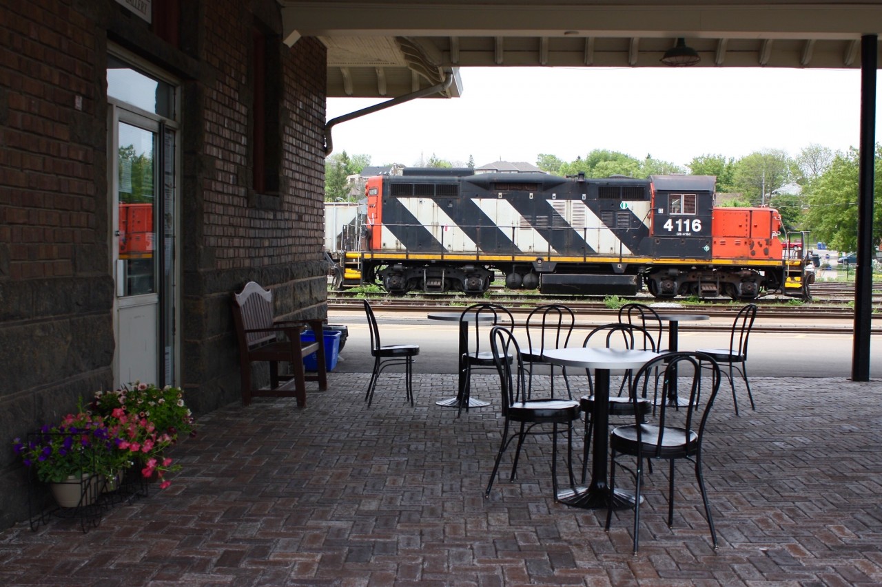 With another trip down the Burford spur in the books, veteran CN GP9RM 4116 waits over the lunch break in front of the coffee shop at Brantford's VIA station.