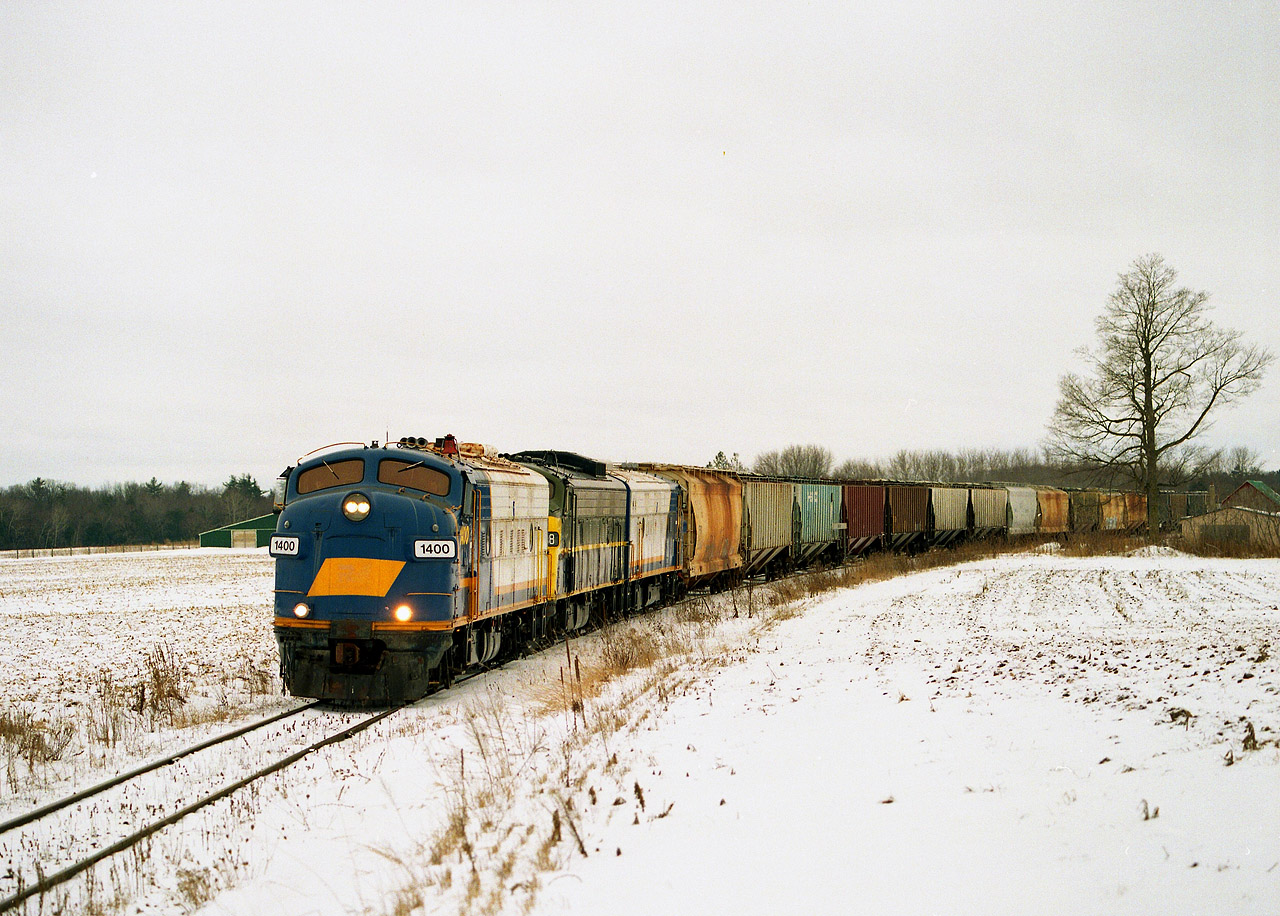 I'm getting lazier thru the winter months (old age) but sometimes there is activity that just begs me to go out and track it down. Such was the brief period in which the OSR decided to put their 3 "F" units together and give them a workout. What a sight!! And now the middle unit 6508 has been overhauled and painted into those corporate 'cream colours'.....we should wonder when the former RaiLink units will follow suit. All three units began their lives as CN locos.......1400 (6539), 6508 (6508) and 1401 (6523). I must admit I was surprised at the lack of fans out this particular day; but then, it was a working day for most.........