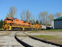 At Kellys - Showing off the latest GEXR motive power 516 is reaching inward to lift 17 empties at Agro-Mart near Belton, Ontario, and will leave 17 loaded cars behind. The loop track at this company looks right at home on any model railway. Note, for those who have been here, the concrete silos are now demolished.

