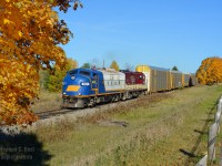 Blue and Grey of FP9A 1400 provide a stark contrast to the fall colour which, to my surprise, continues into November - awfully late this year! I don't mind.. and I've rarely shot 1400 leading (maybe once) so this was a very nice find. Thanks, OSR!