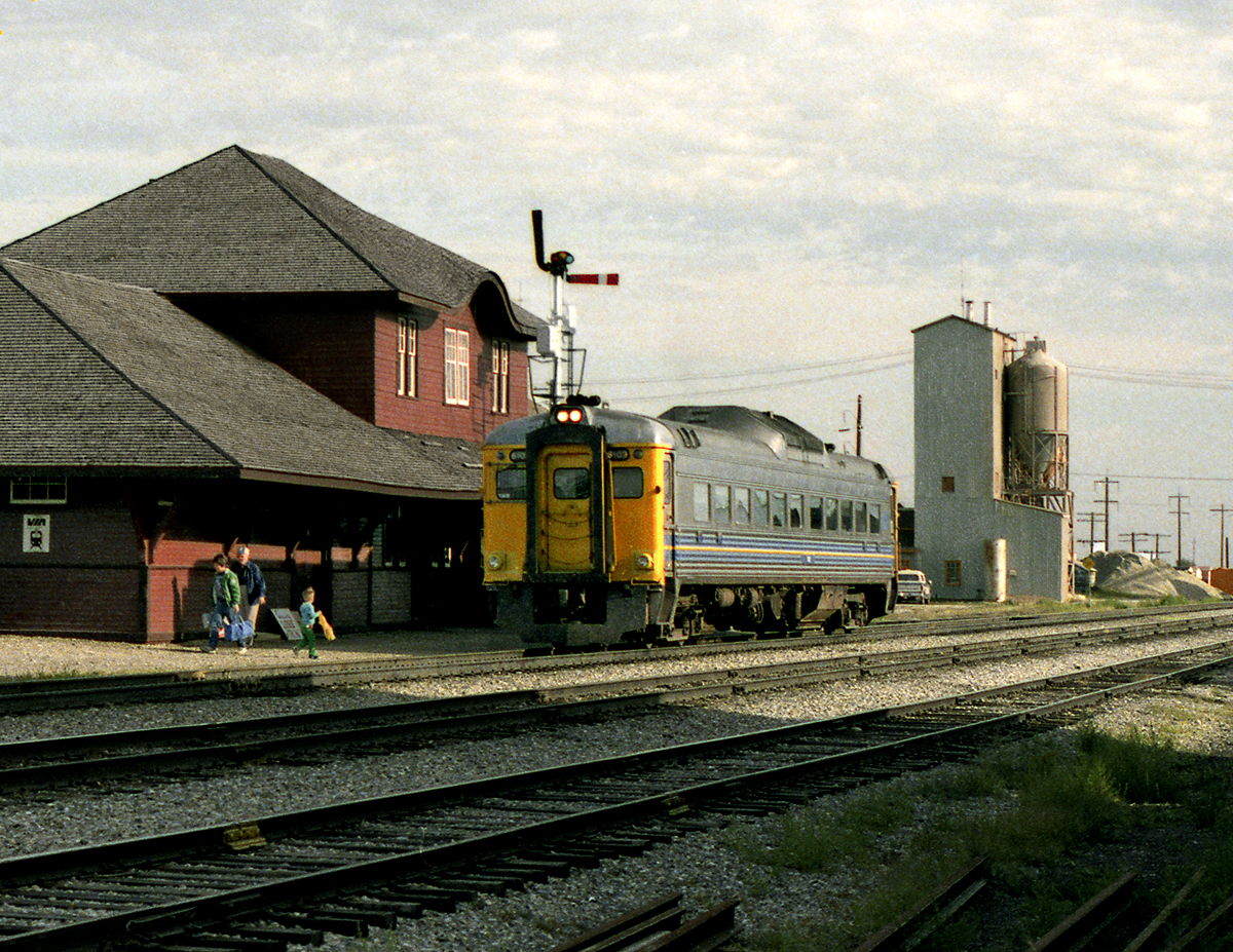 Southbound train 196 with RDC 6109 gets ready to depart Wetaskiwin after discharging passengers from Edmonton