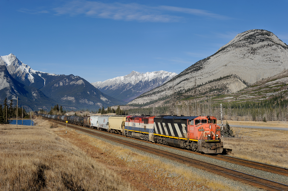 CN C40-8M 2423 and sister BCOL C40-8M 4625 crawl through Henry House with a short but heavy M309 in tow. With two trains ahead waiting to get into Jasper, they didn't want to stop the train in fear of stalling on the stiff grade ahead.