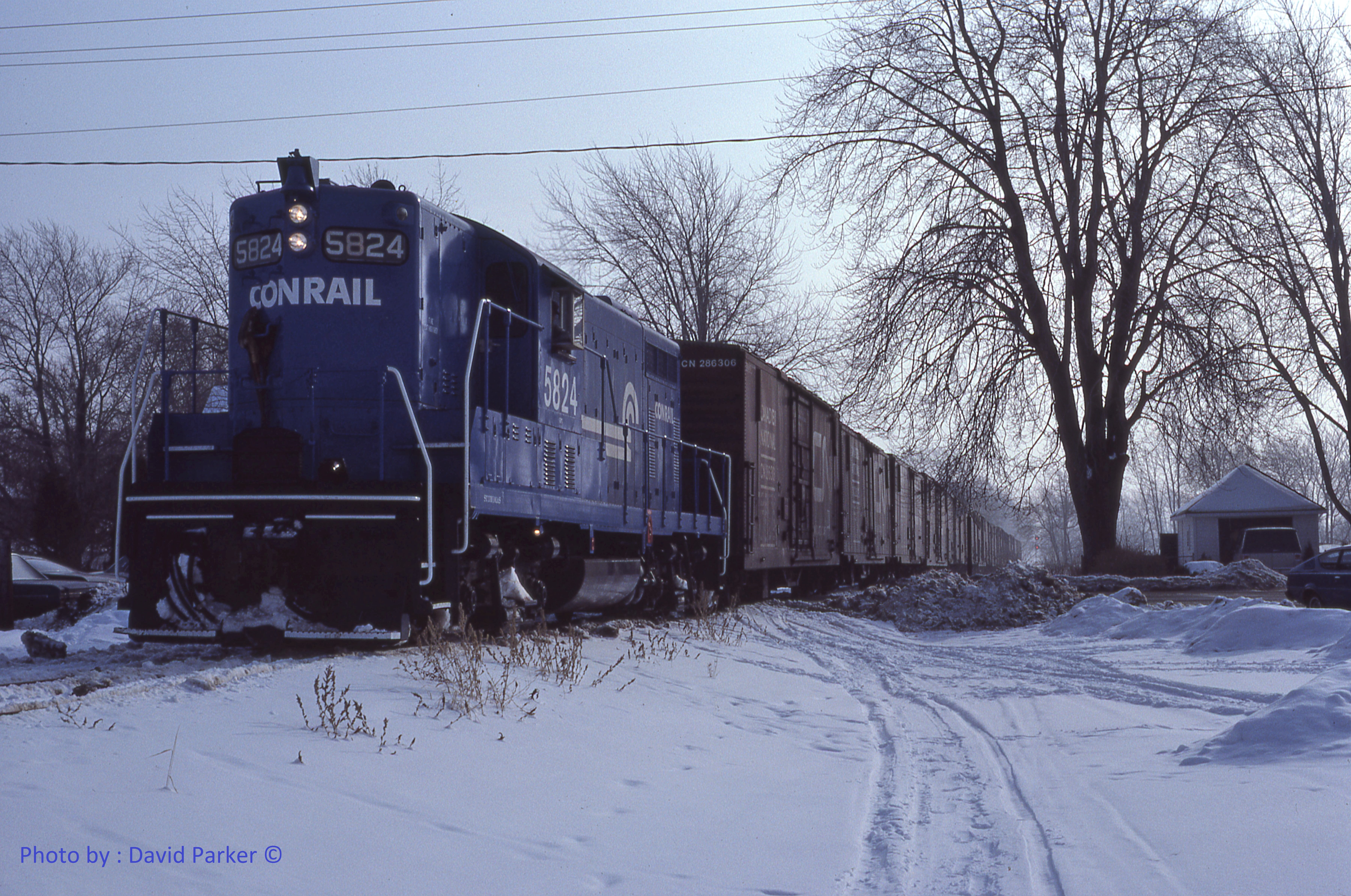 Railpictures.ca David J Parker Photo Conrail GP7 5824 leads the
