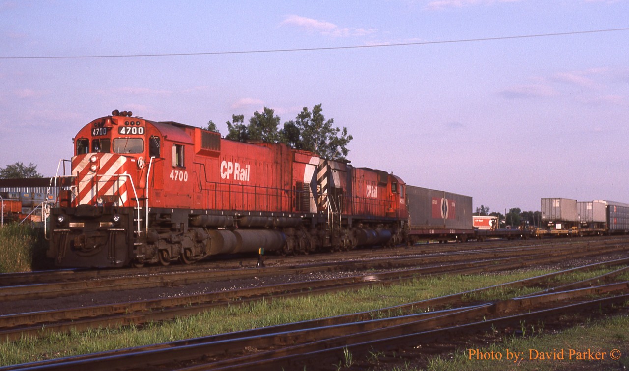 CP4700 and 4566 arrive in Windsor Yard